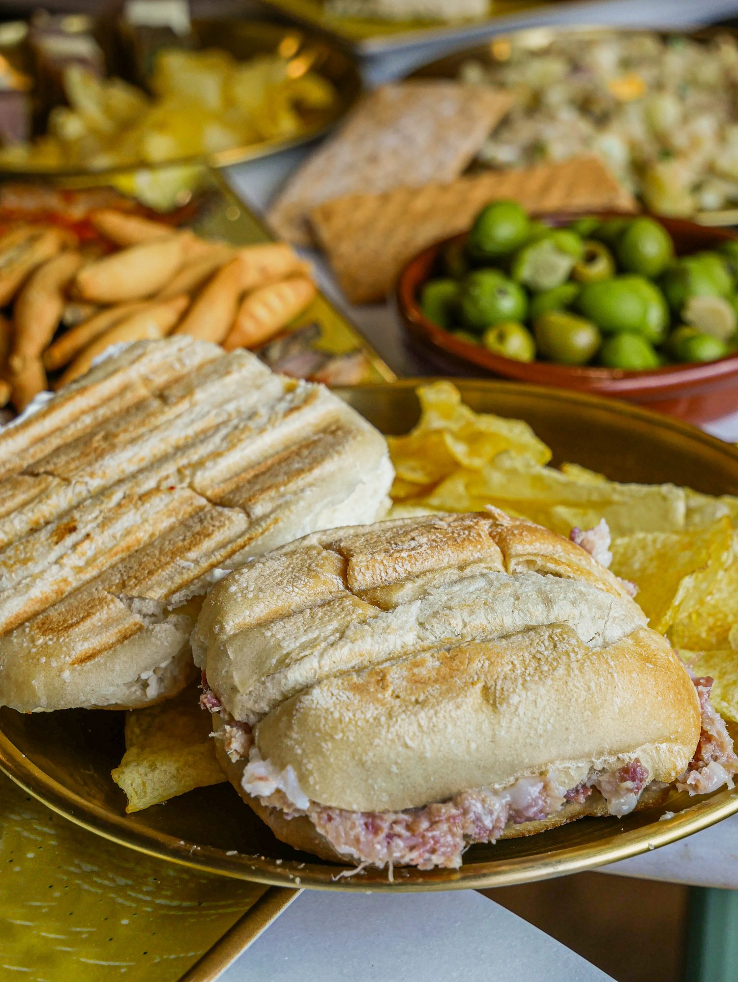 Montaditos en La Cataora Tomares